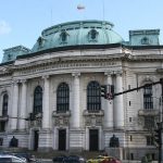 Диплома за хиляди евро: Кои висшисти в България печелят най-много