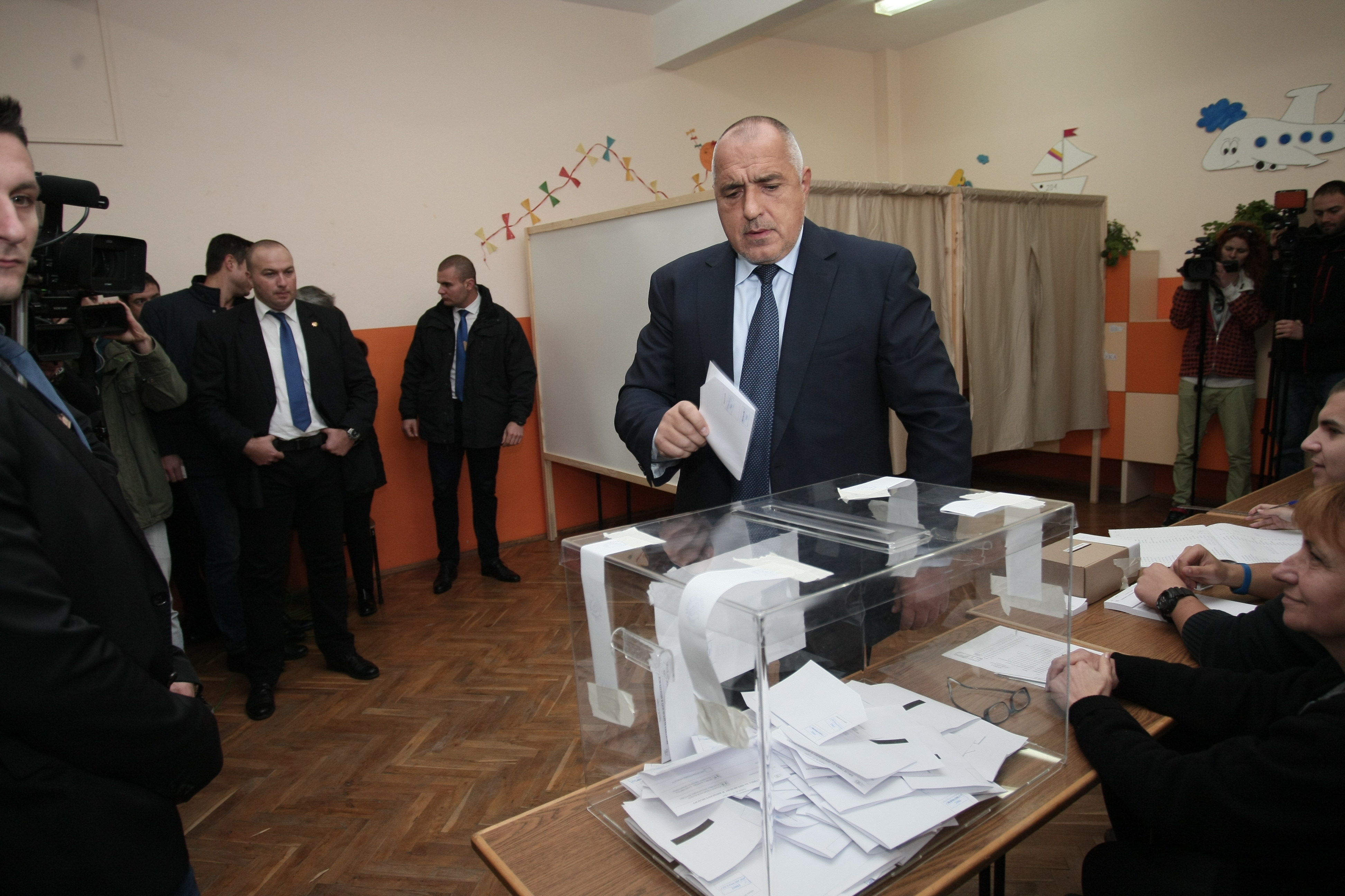 Борисов ГЕРБ избори управление оставка