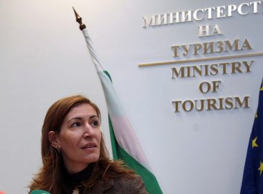 туроператори Николина Ангелкова концесии плажове процедура