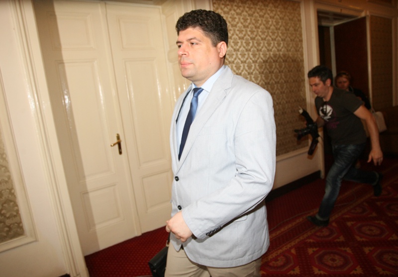 Мирослав Николов