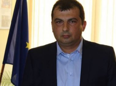 Септември