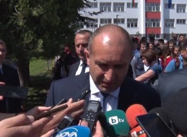Румен Радев, коментар, политици шпонаж
