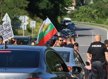 протест Владая реверсивно движение