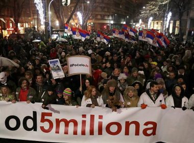 Сърбия, Белград Вучич телевизия интервю протести сблъсъци