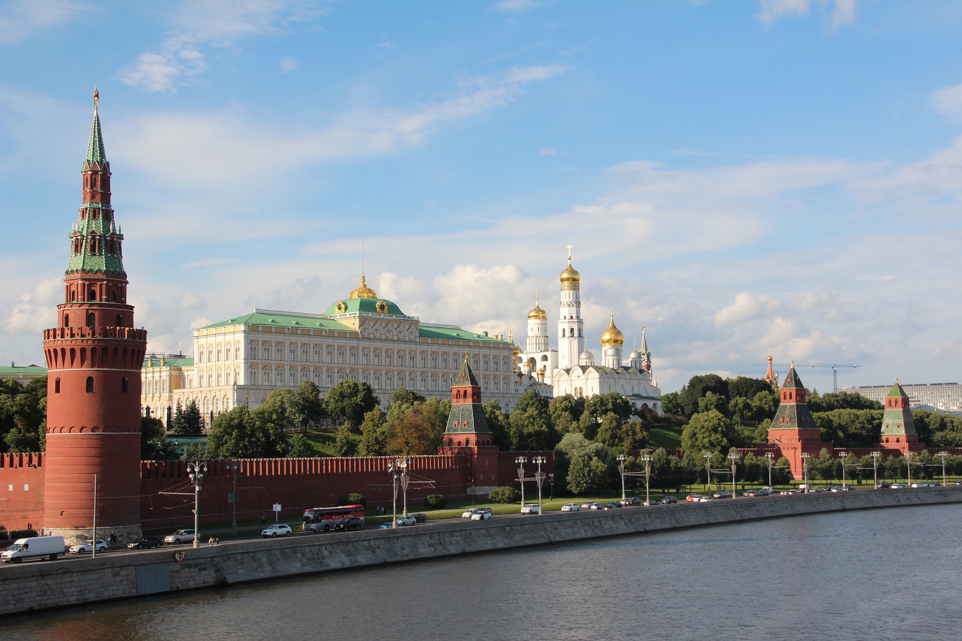 дипломати