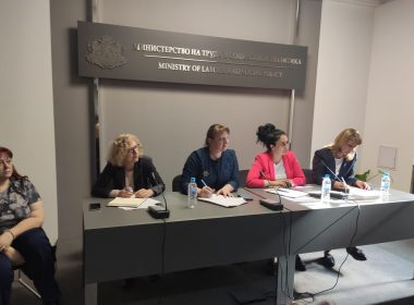 Деница Сачева, социални работници, квалификация, заплати,