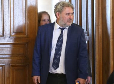 Банов, изложба, Лувър,