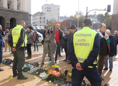 протест, Министерски съвет, Отровното трио