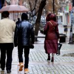 Дъждовете продължават, температурите падат (Времето)