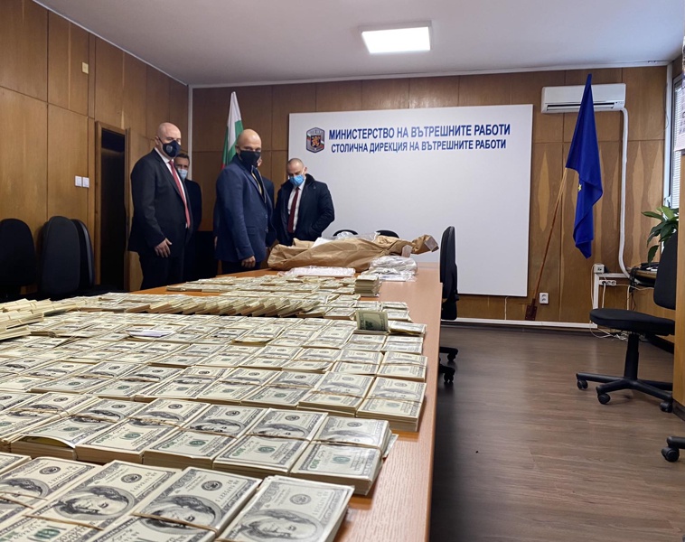 Илия Ненов, фалшиви, евро, долари, арест, БНБ, експертиза