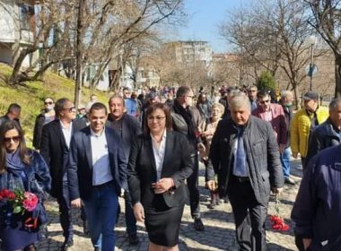 Нинова