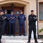 Задържаха за 72 часа и повдигнаха обвинение на кмета на Белица, майка му припадна