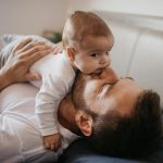 Отпускът по бащинство остава 15 дни: Комисията отхвърли промяната