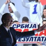 Сърбия избира нов парламент в сблъсък между управляващи и студенти