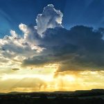 Топло и предимно слънчево време в България в събота, дъждове и гръмотевици се очакват на запад от страната